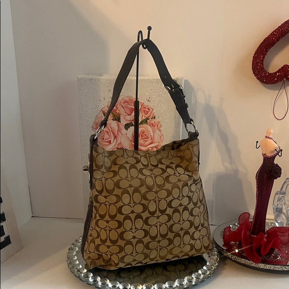 Coach Brown signature canvas and patent leather Shoulder Bag - Picture 1 of 14